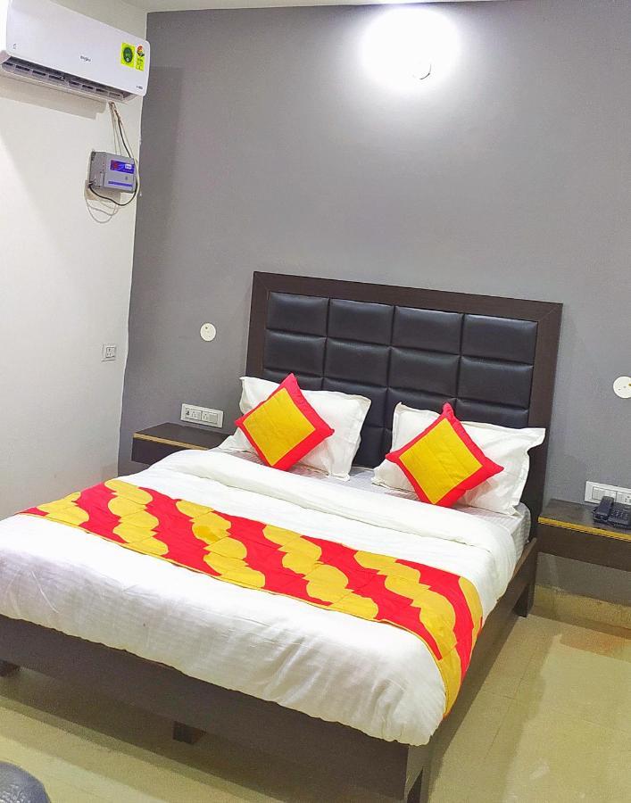 نيودلهي Hotel Red Snapper Couple Friendly At West Delhi المظهر الخارجي الصورة