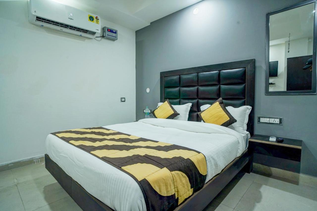 نيودلهي Hotel Red Snapper Couple Friendly At West Delhi المظهر الخارجي الصورة