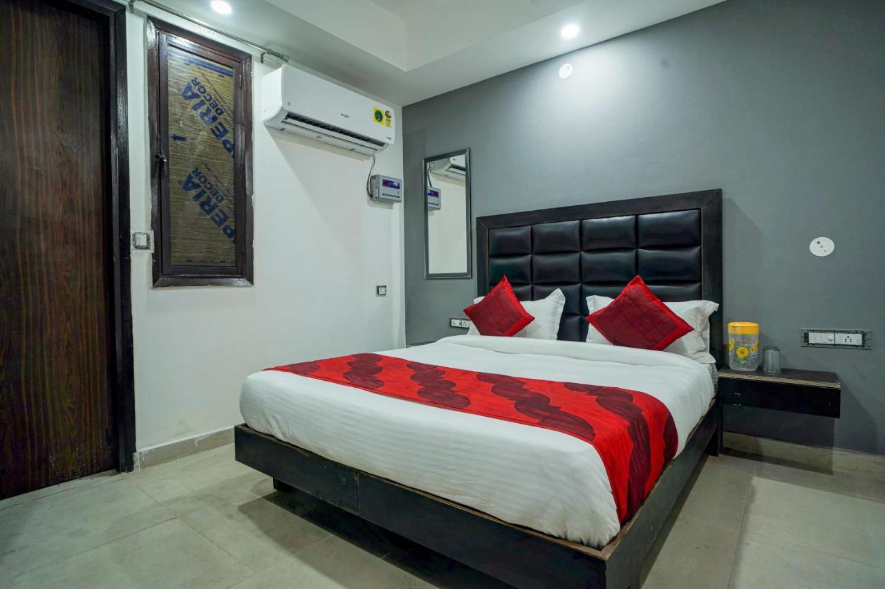 نيودلهي Hotel Red Snapper Couple Friendly At West Delhi المظهر الخارجي الصورة