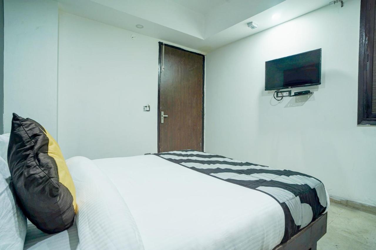 نيودلهي Hotel Red Snapper Couple Friendly At West Delhi المظهر الخارجي الصورة
