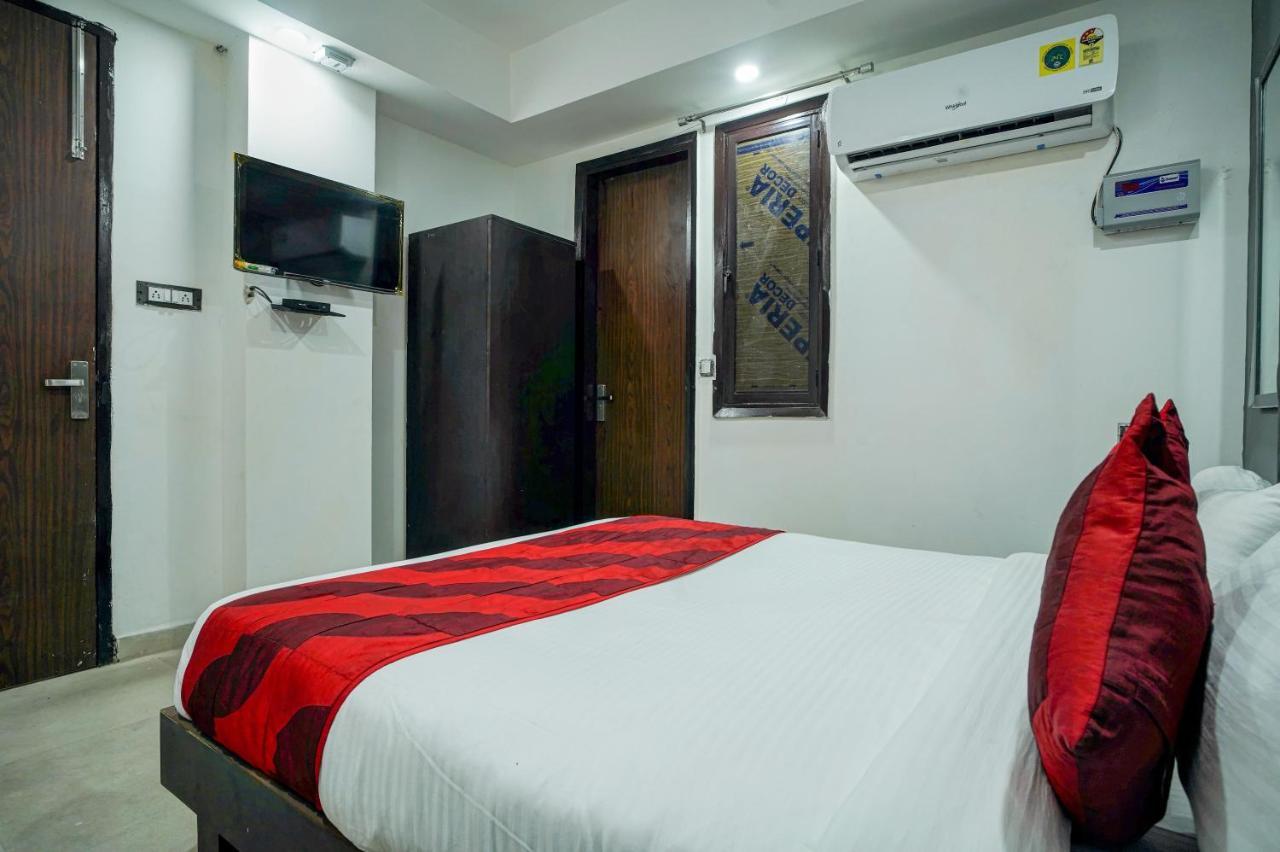 نيودلهي Hotel Red Snapper Couple Friendly At West Delhi المظهر الخارجي الصورة