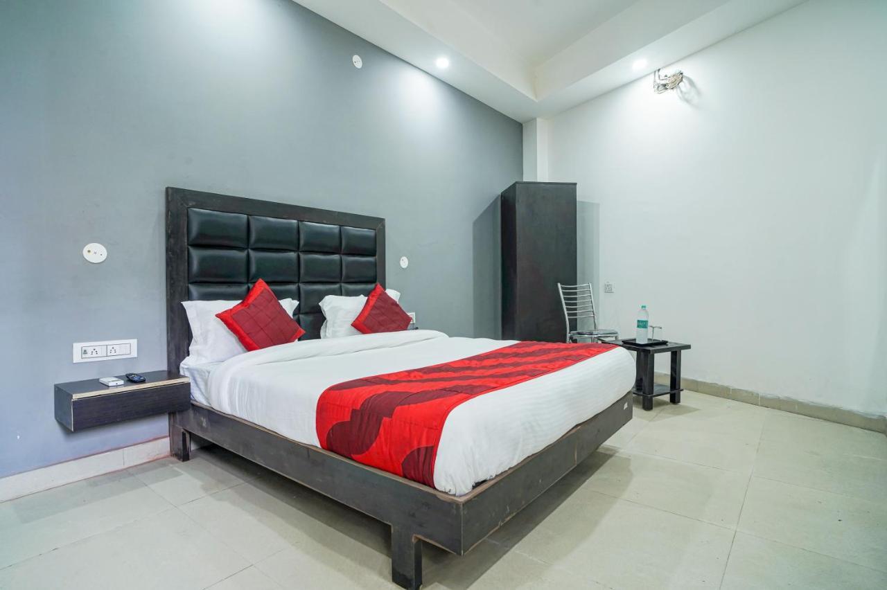 نيودلهي Hotel Red Snapper Couple Friendly At West Delhi المظهر الخارجي الصورة