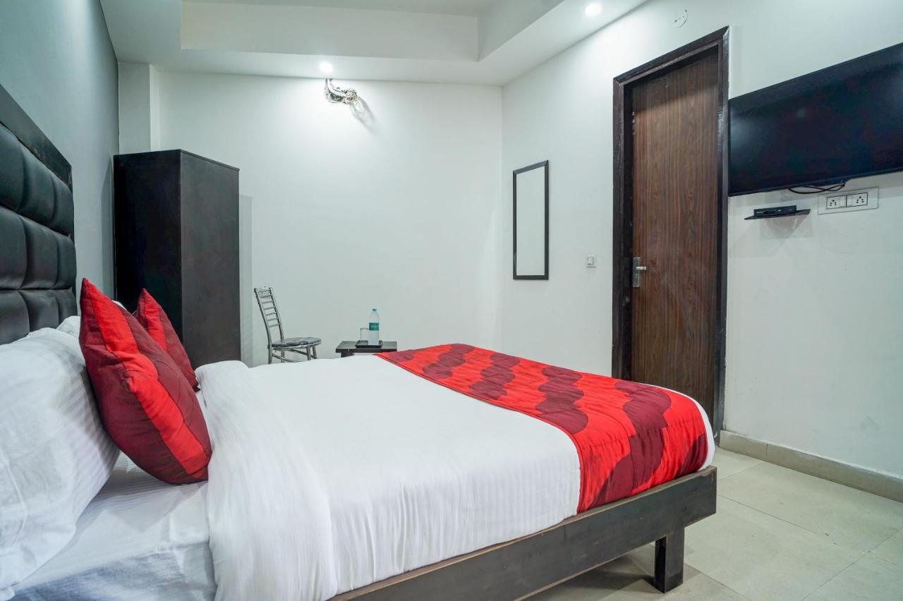 نيودلهي Hotel Red Snapper Couple Friendly At West Delhi المظهر الخارجي الصورة