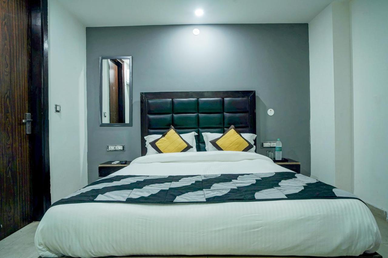 نيودلهي Hotel Red Snapper Couple Friendly At West Delhi المظهر الخارجي الصورة